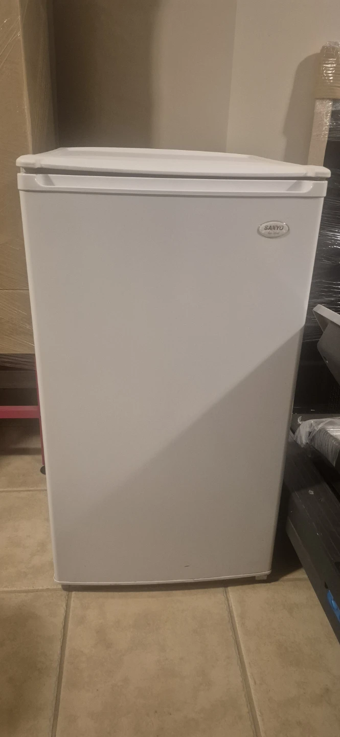 Sanyo White Mini Fridge