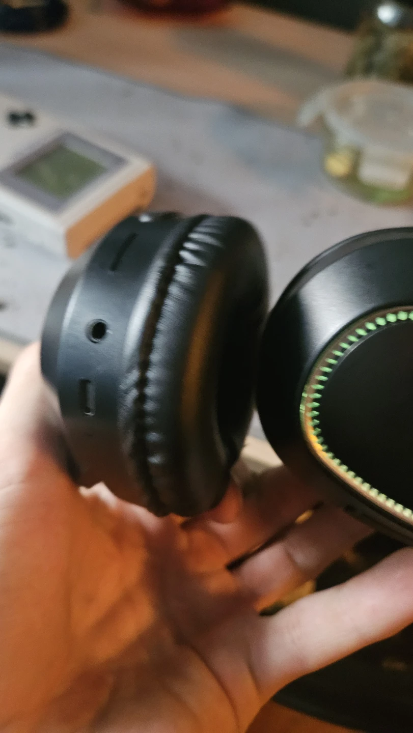 Headphones with SD card - photo 2