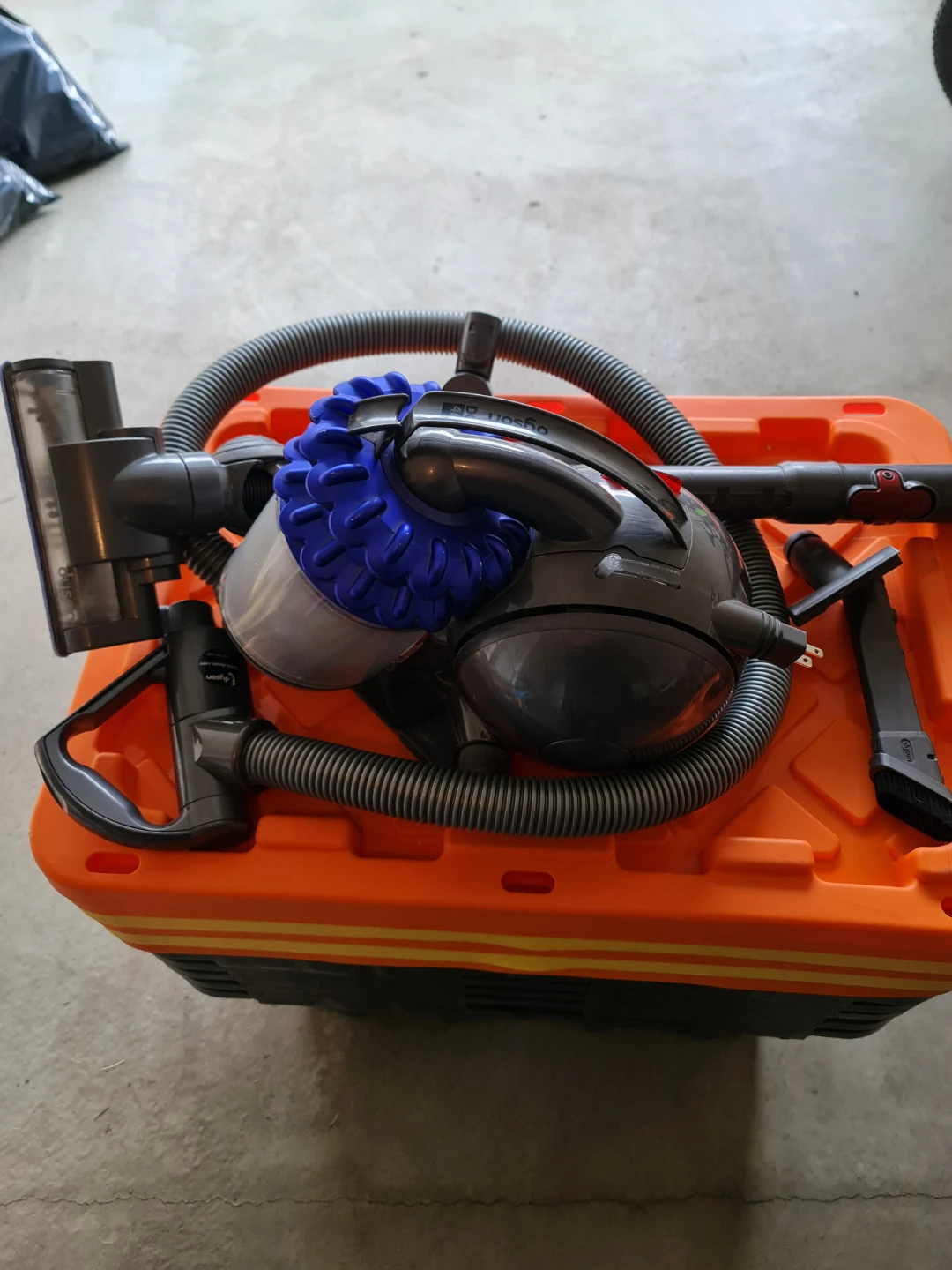 Dyson DC46 Vacuum Cleaner - photo 2