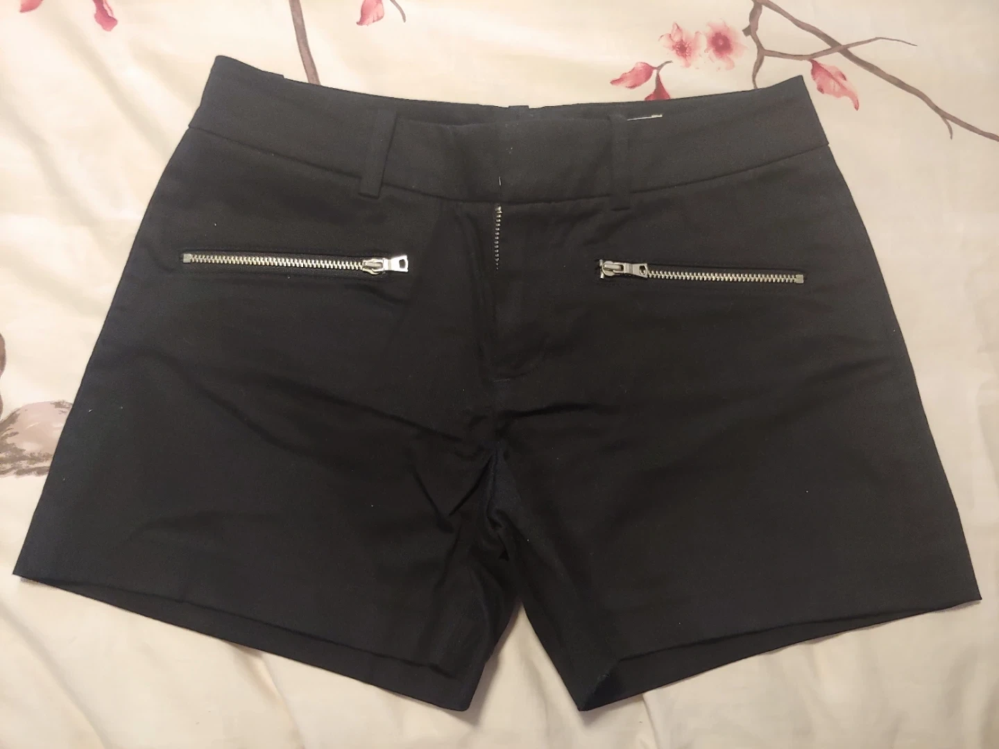 Club Monaco Black Zipper Detail Shorts Size 00