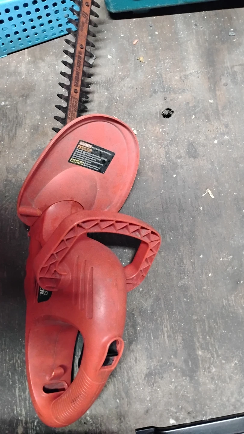Black & Decker Hedge Trimmer - photo 2