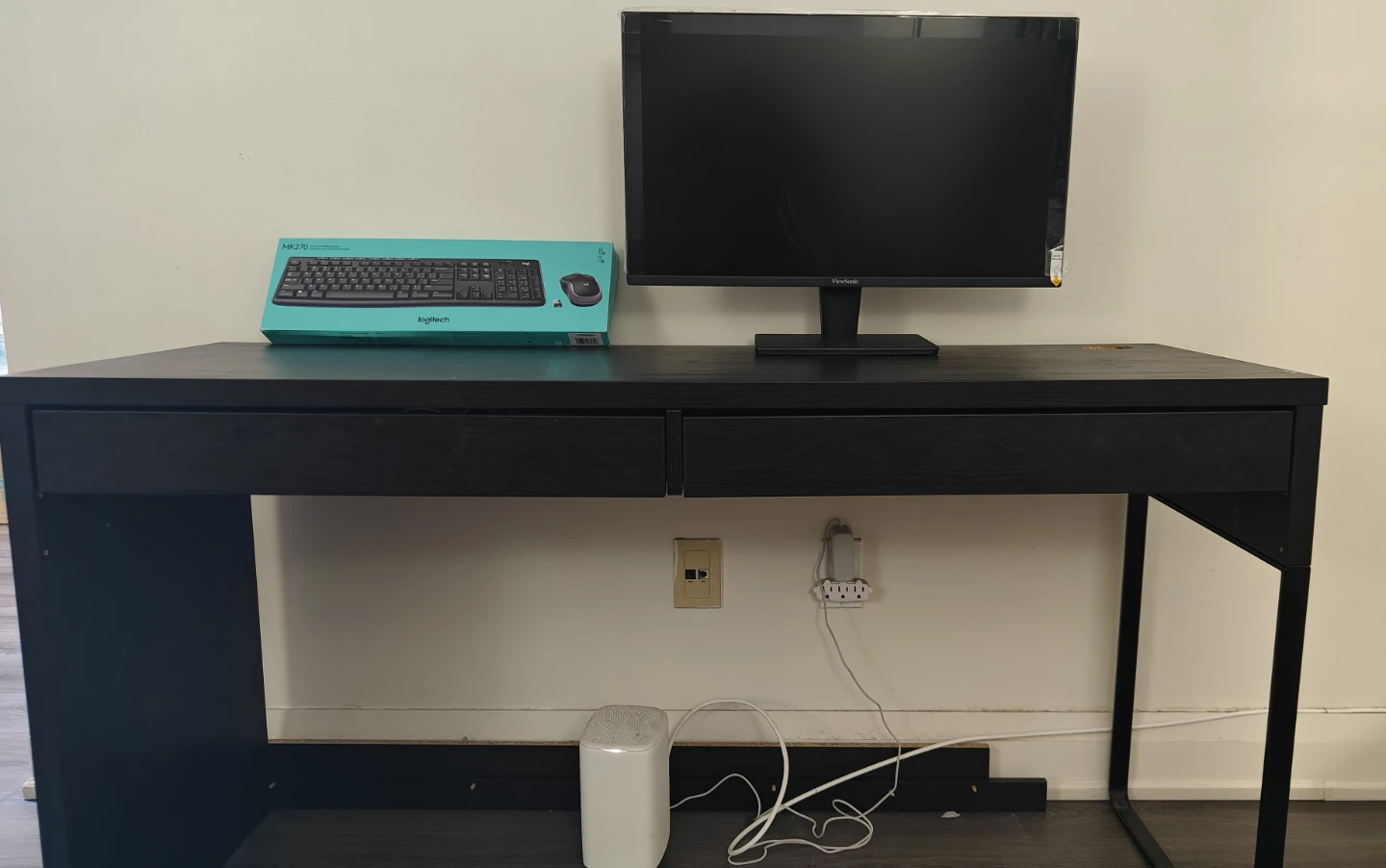 Solid sturdy computer table with two drawers - photo 2