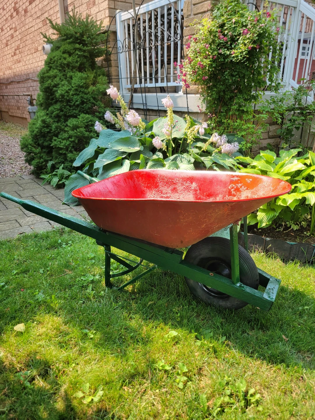 Red  Wheelbarrow Heavy Duty