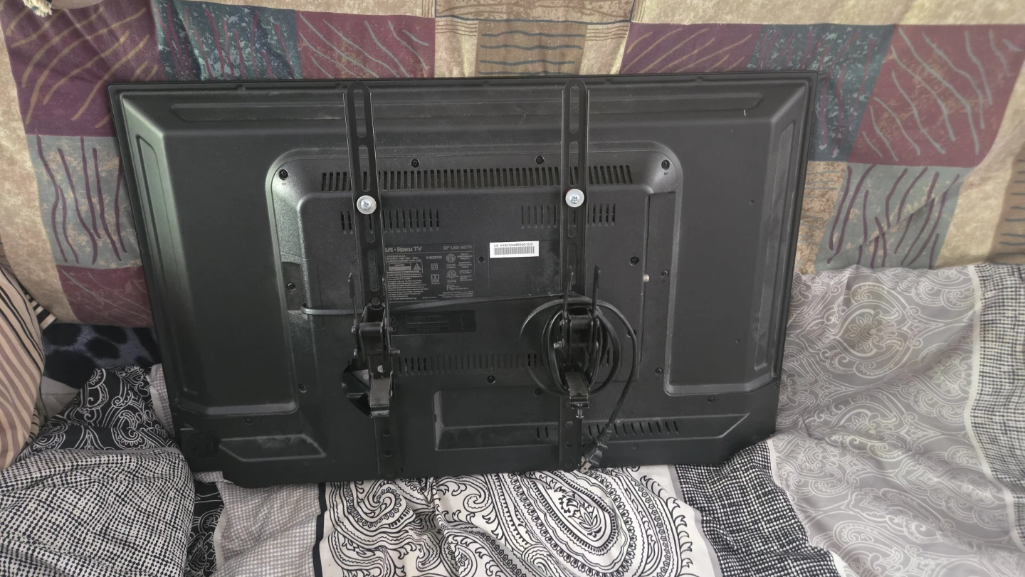 RCA Roku TV 32" LED HDTV - photo 4