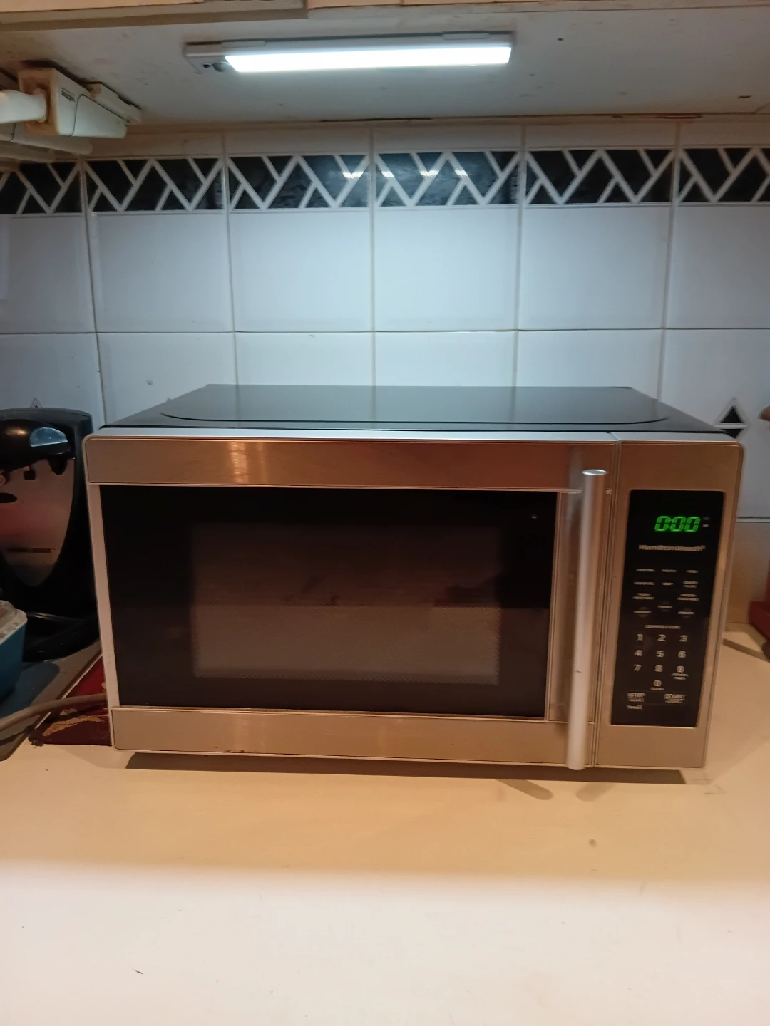 Hamilton Beach Compact Microwave READ DESCRIPTION ON SIZE