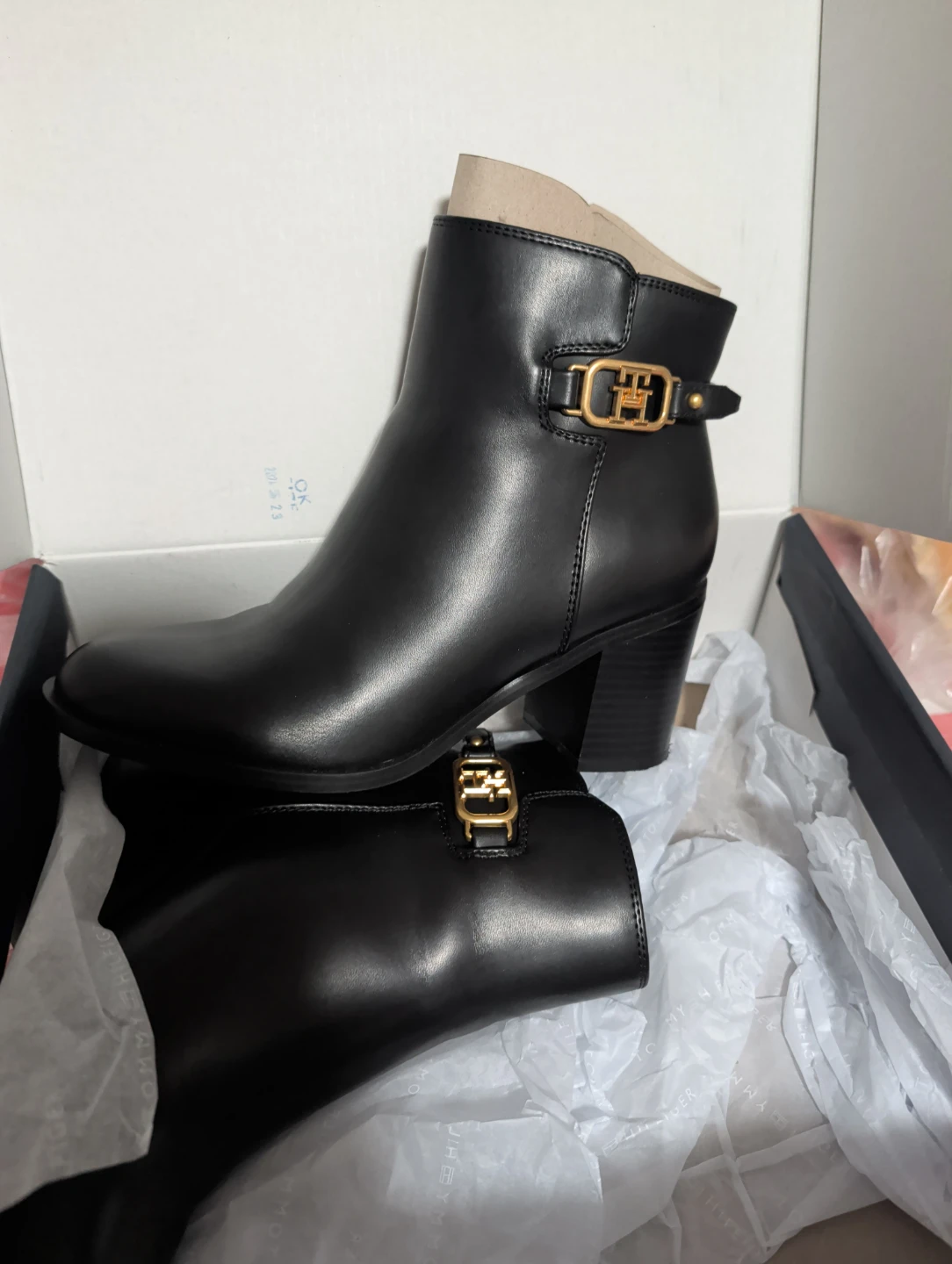 Tommy Hilfiger Black Ankle Boots size 7 M - photo 3