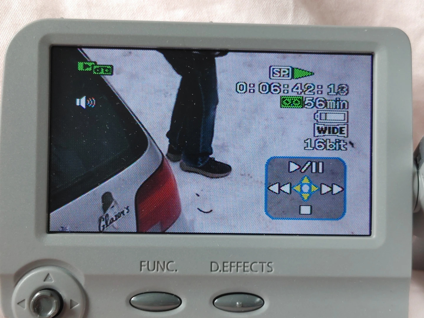 Canon ZR800 Mini DV Camcorder - photo 3