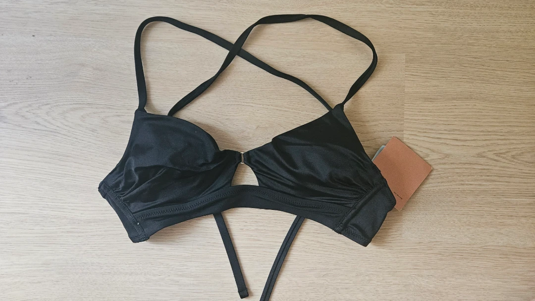 Cute black bikini top (New)
