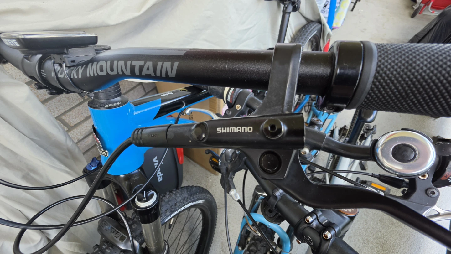 Selling my 3 bike good condition ready to ride take all - photo 2