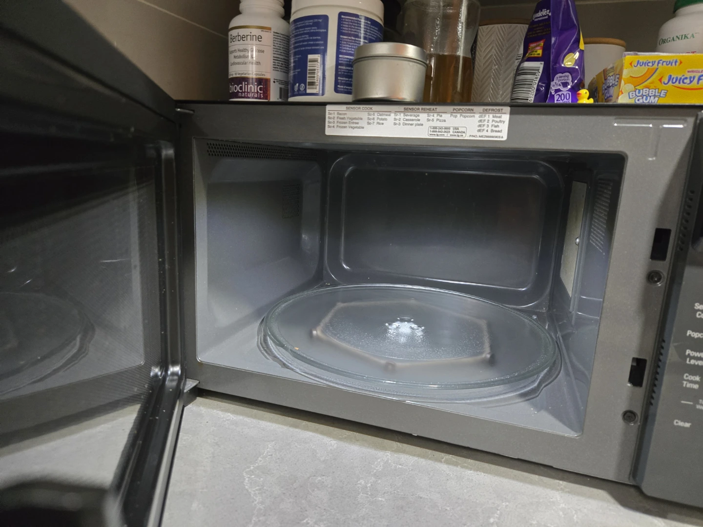 LG Microwave Oven - photo 3
