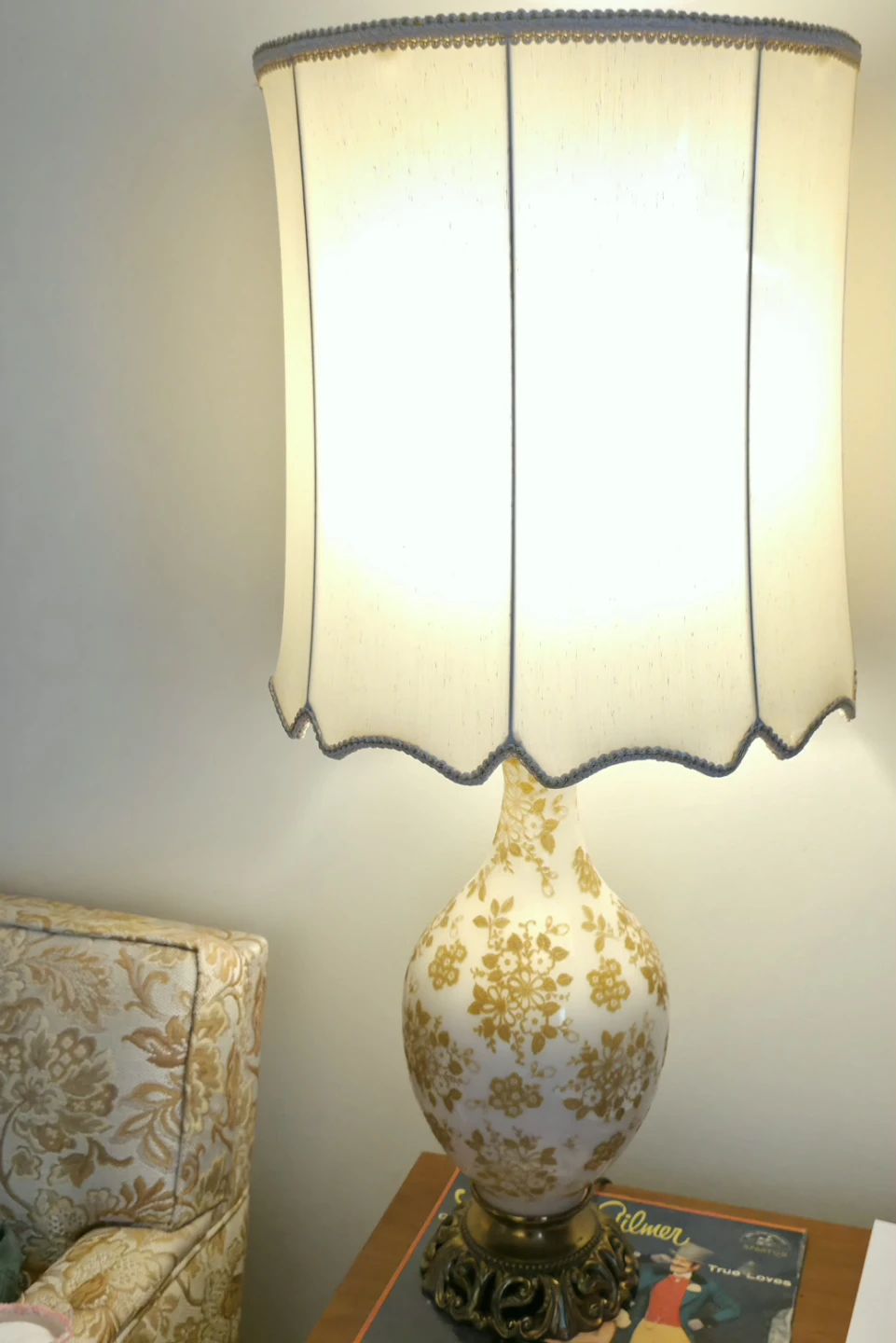 Vintage 2x Hollywood Regency Satin/Glass Lamps/Scalloped Shades