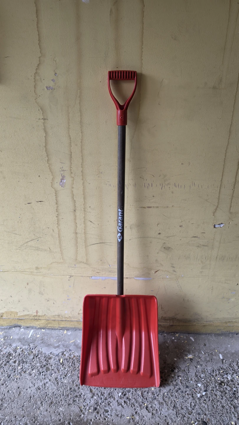 Garant Snow Shovel