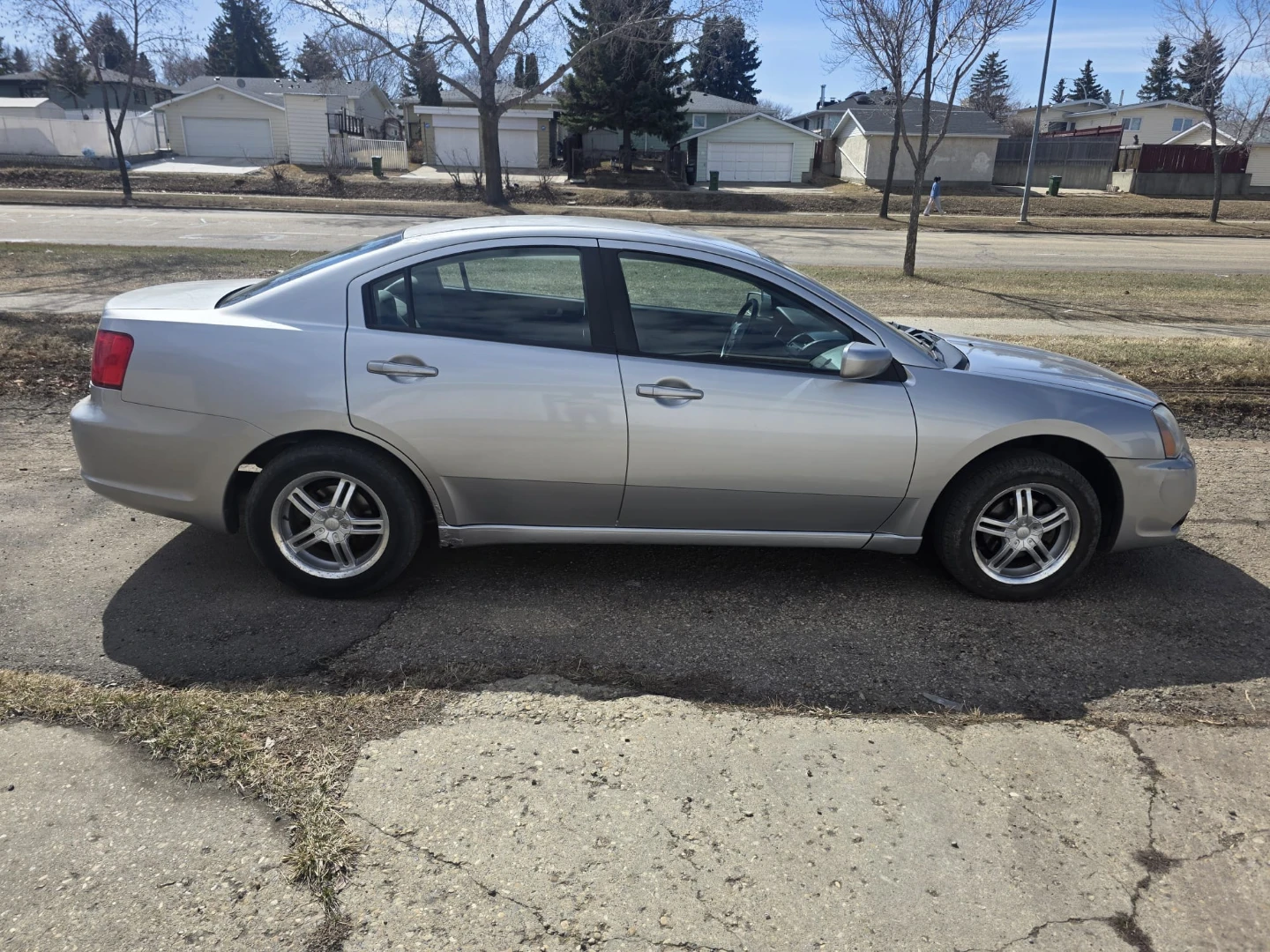 2009 Mitsubishi Galant - photo 2