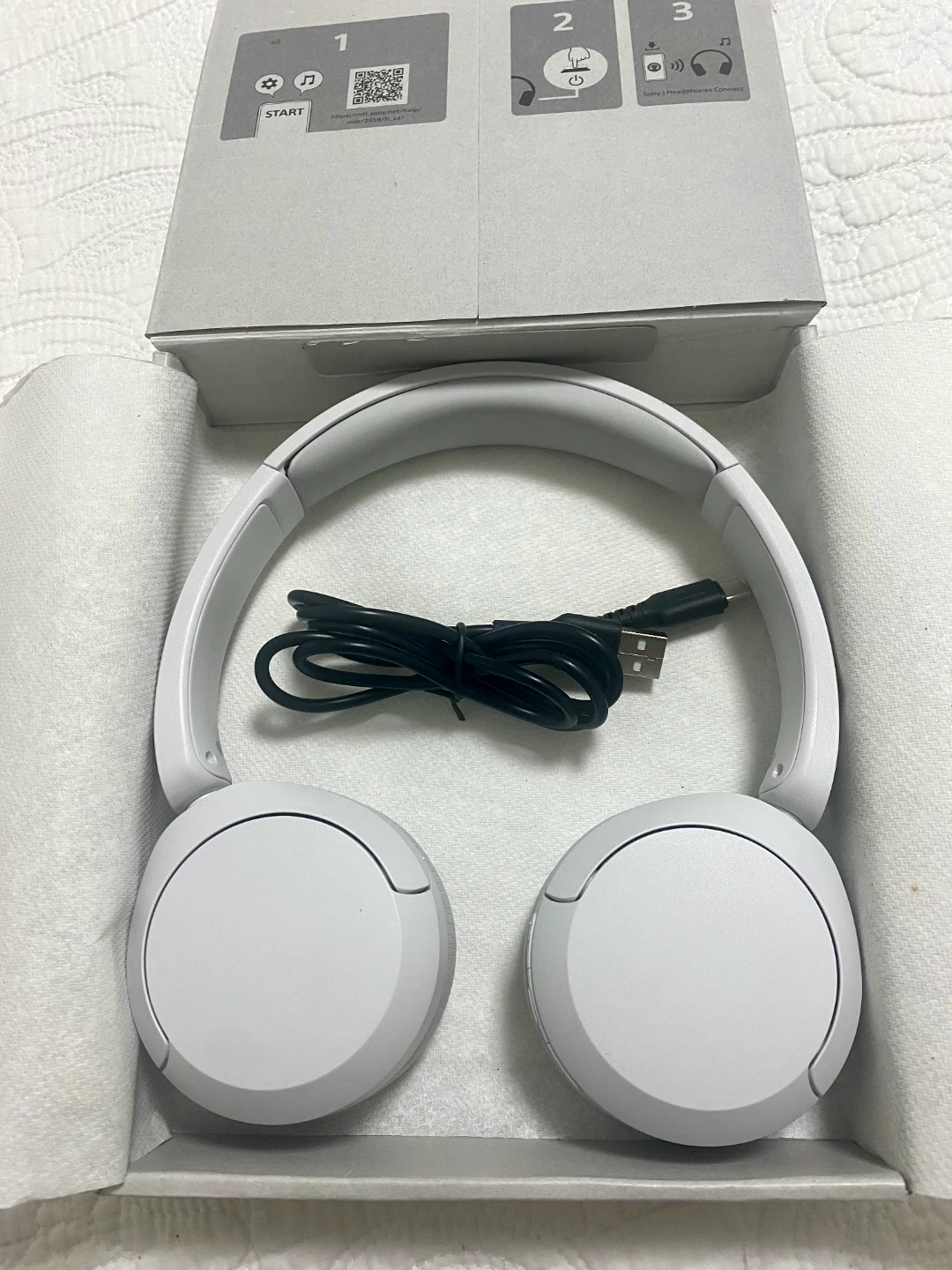 NEW IN BOX Sony WH-CH520 wireless Bluetooth headphones, over-ear - photo 4