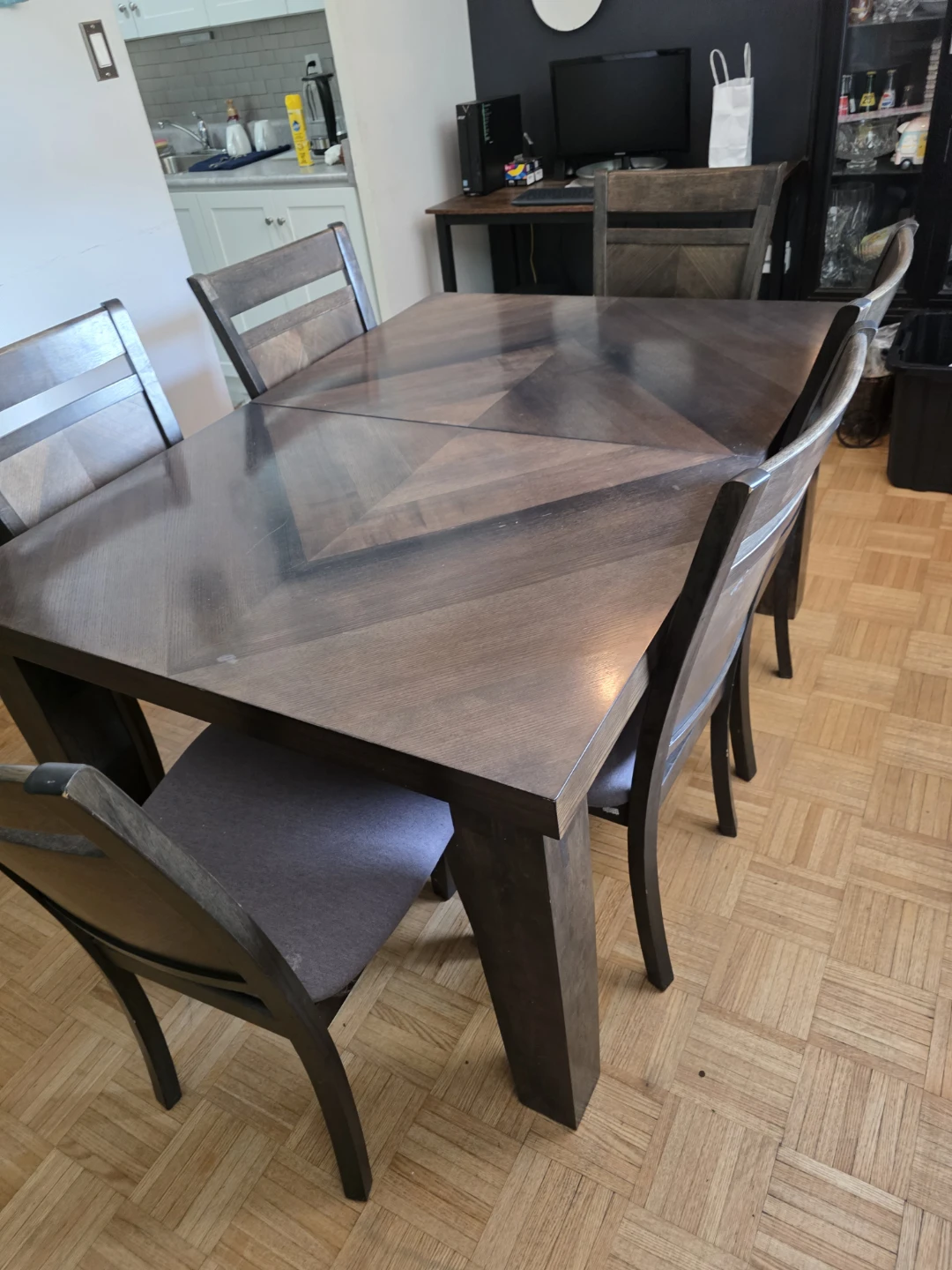 Beautiful Solid Wood Extendable Table with 6 chairs - photo 4
