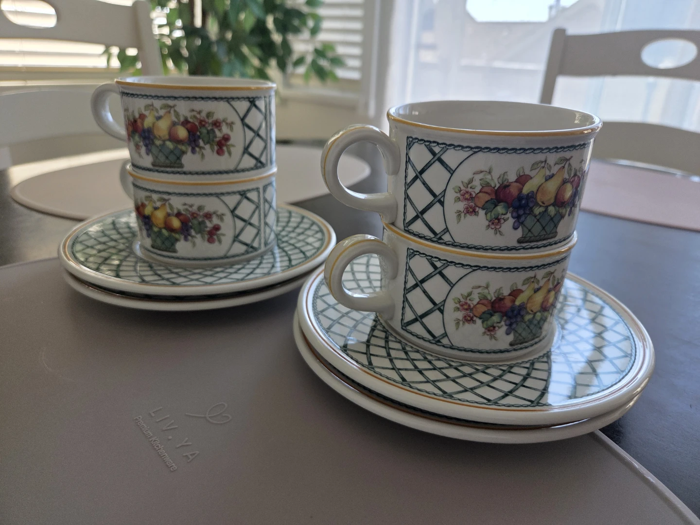 Villeroy & Boch set of 4 Flat Cup & Saucer basket 1748