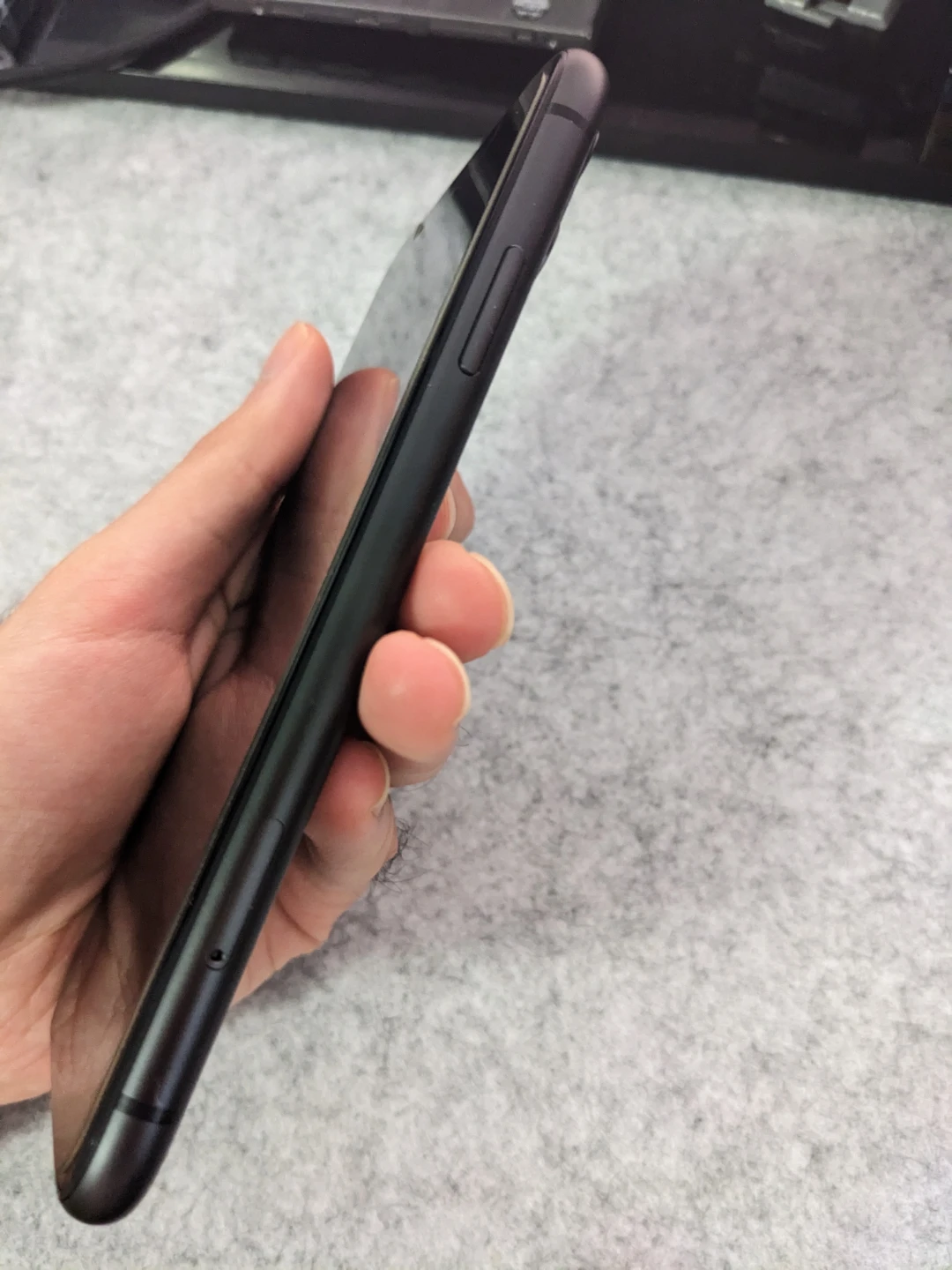 iPhone 11 (92% Battery Health) ***LIKE NEW*** - photo 4