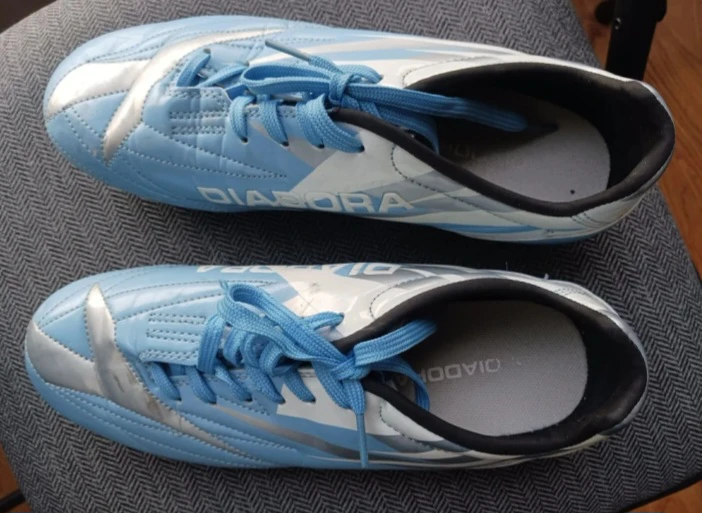 Diadora light blue soccer cleats - photo 2