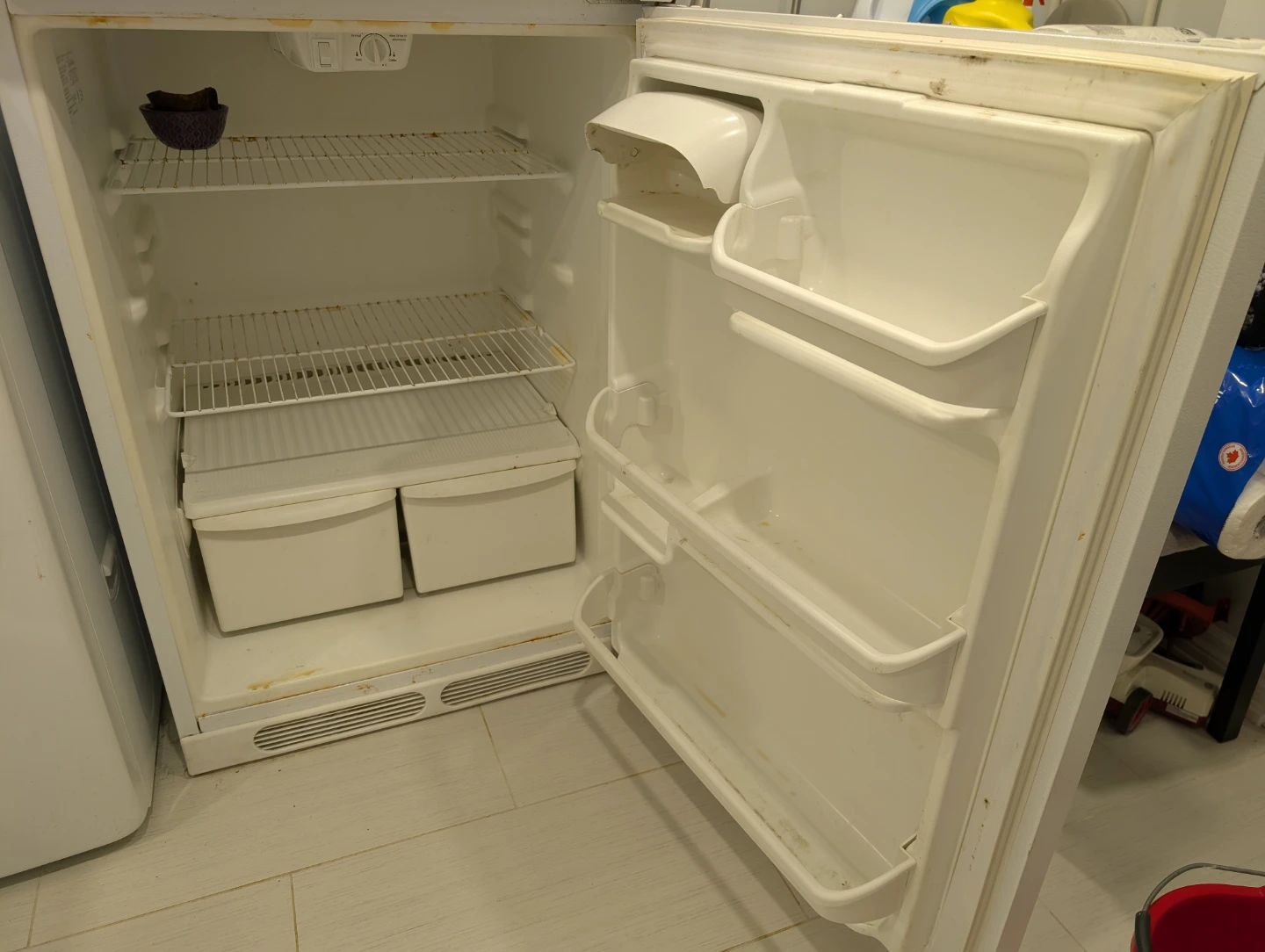 Frigidaire Refrigerator - photo 2