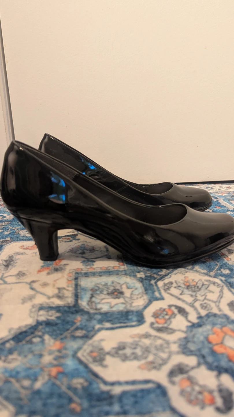 Black Patent Heels. Size 6.5 - photo 2