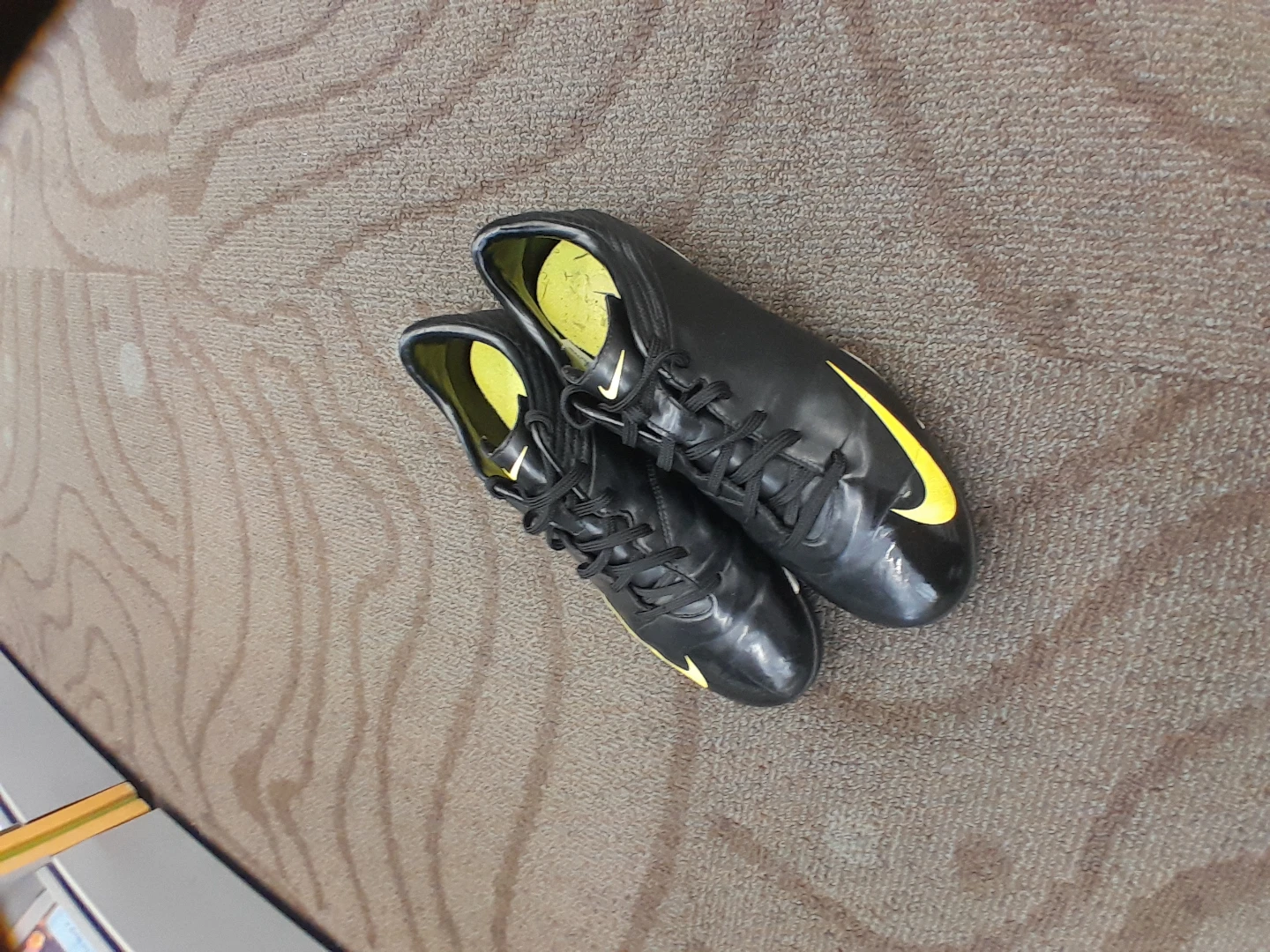 Nike Soccer Cleats Men's Size 9 - photo 4