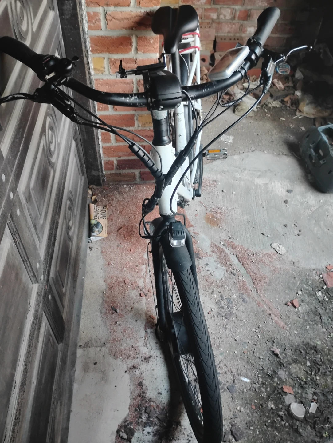 White Zoom Electric Bike - photo 2
