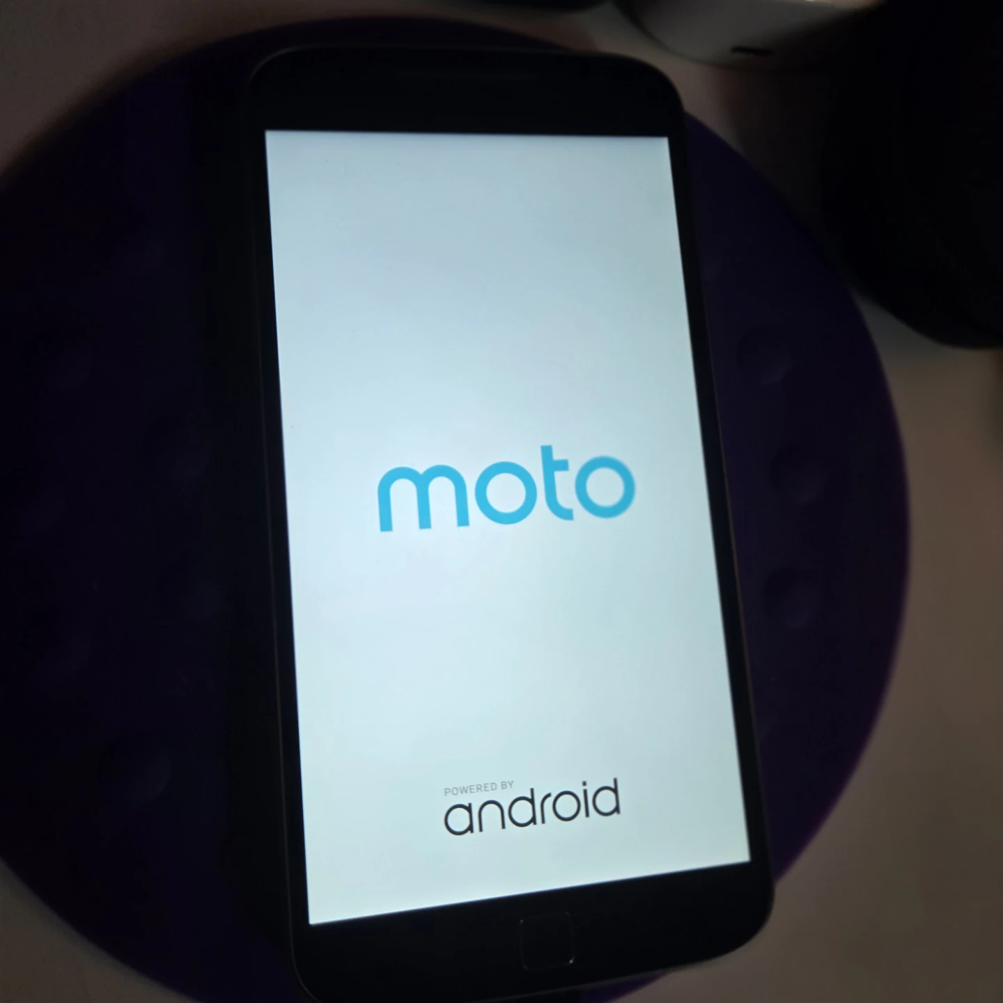 Moto g4 plus cell phone .like new