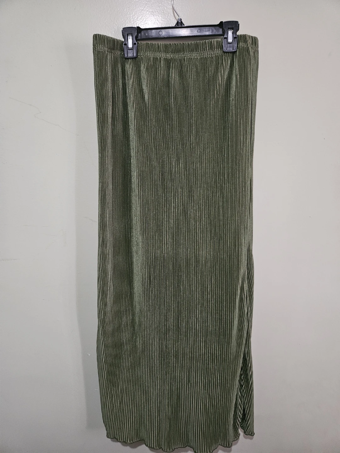 Green Flattering Pleated Maxi Skirt