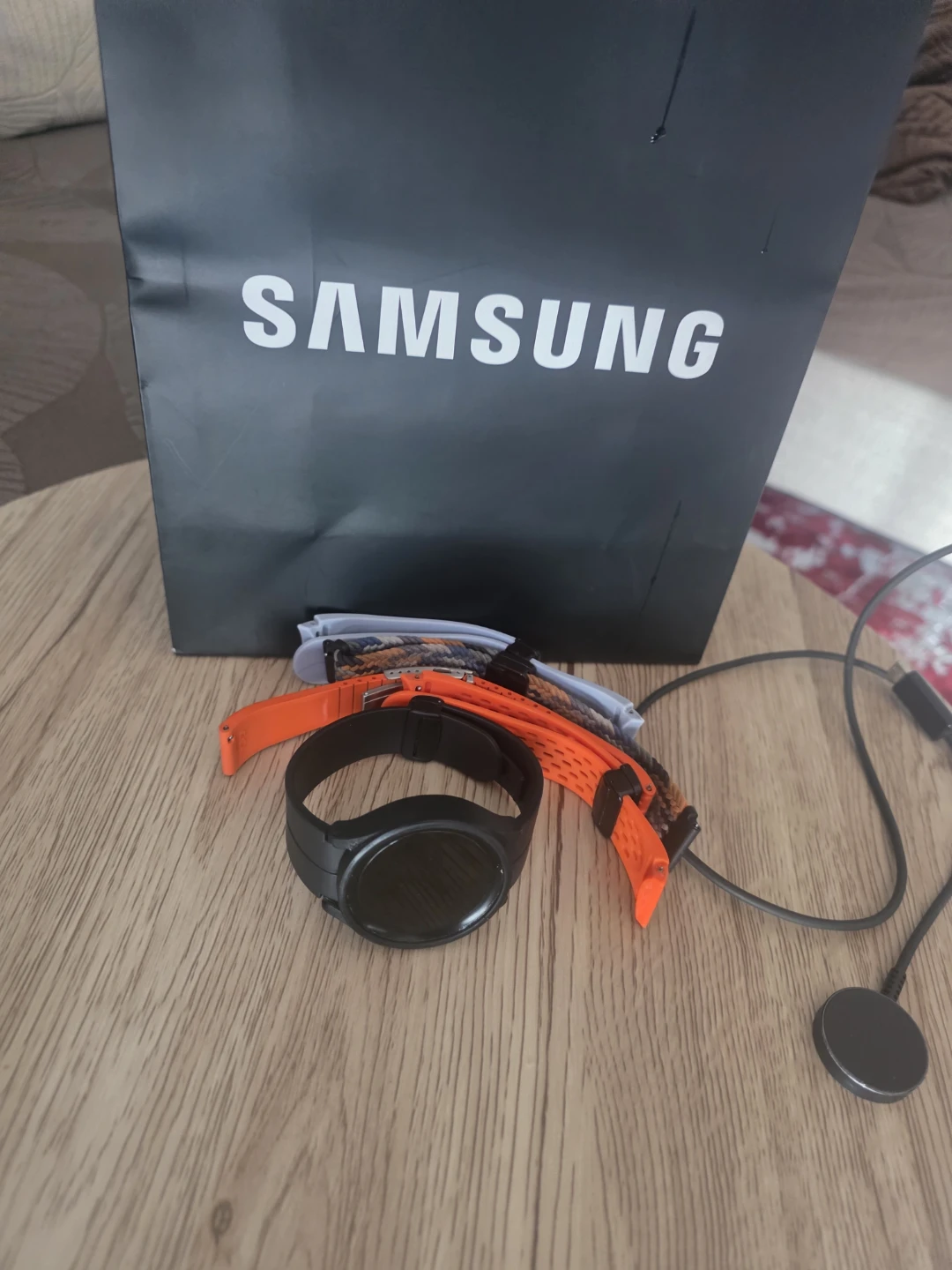 Samsung Smartwatch 5 with Multiple Bands and Charger - photo 3