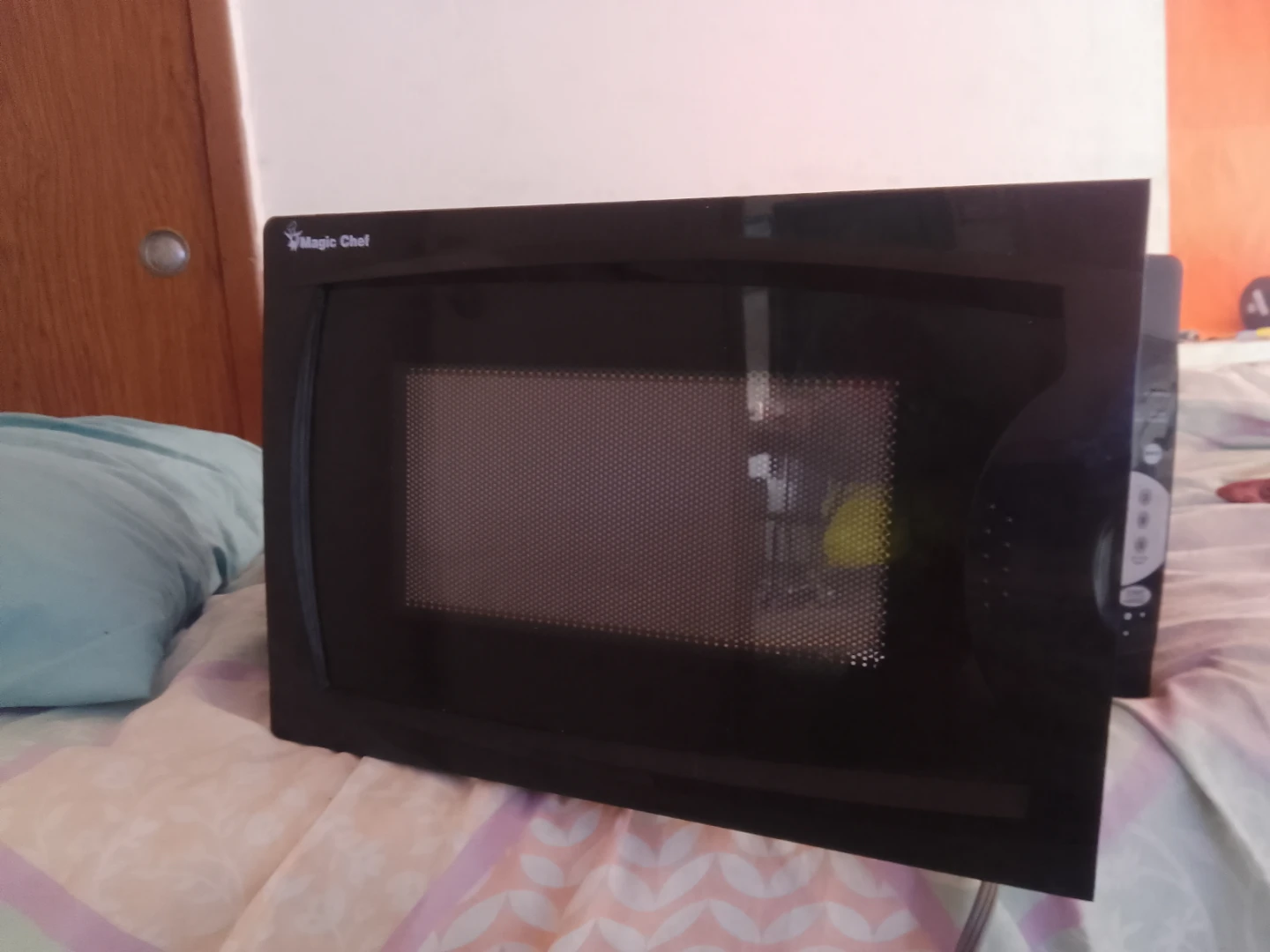 Magic Chef Microwave Oven - photo 2