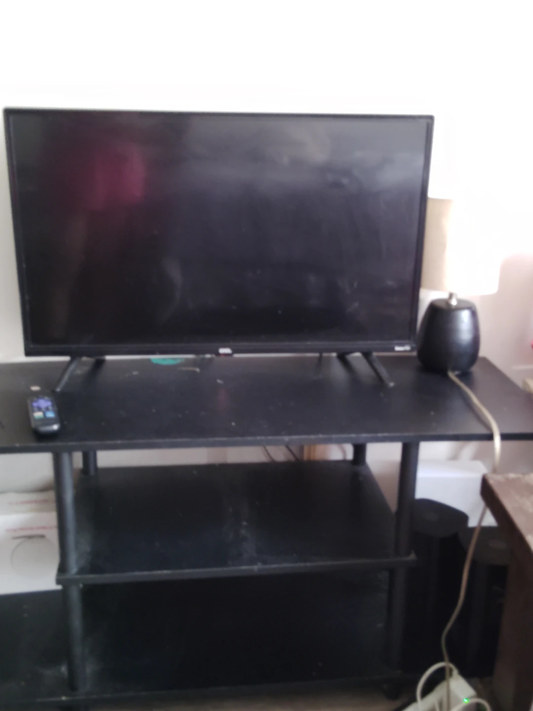ONN Roku Smart TV + Remote w/ batteries!!!