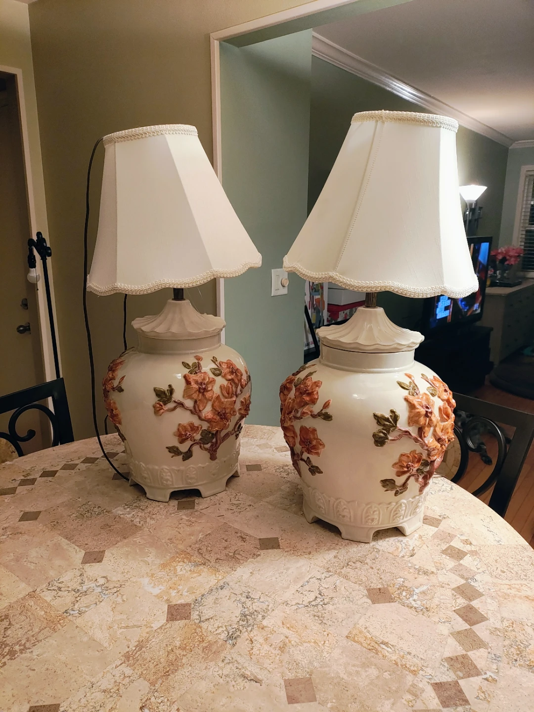 Vintage Chinoiserie Ceramic Pagoda Table Lamps - photo 2
