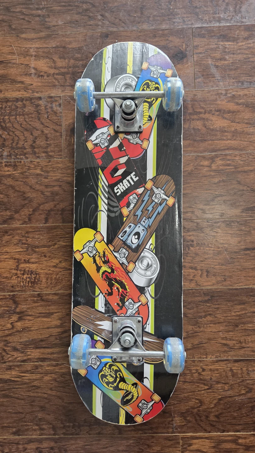 Skateboard with graphic design - photo 2