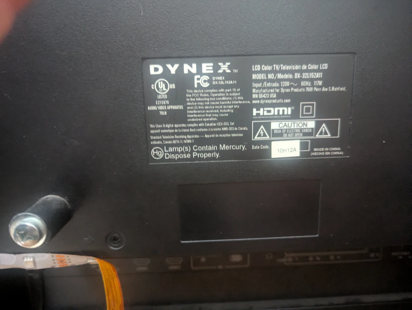 Dynex 32-inch LCD TV - photo 2