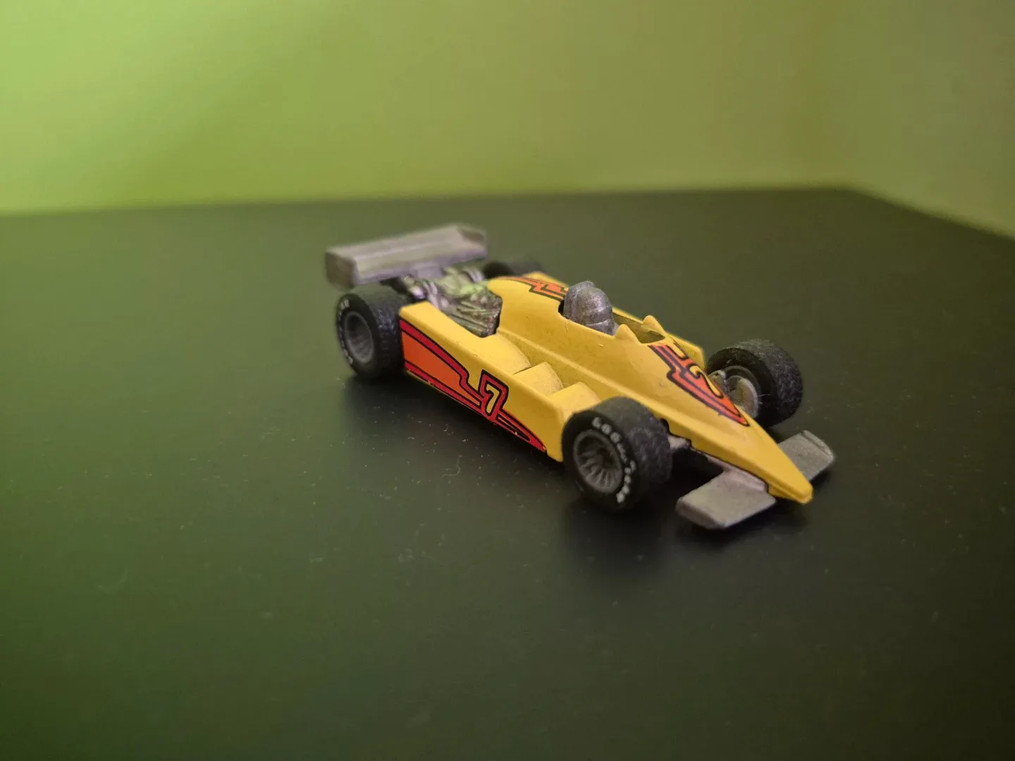 Hot Wheels Turbo Streak Race Car