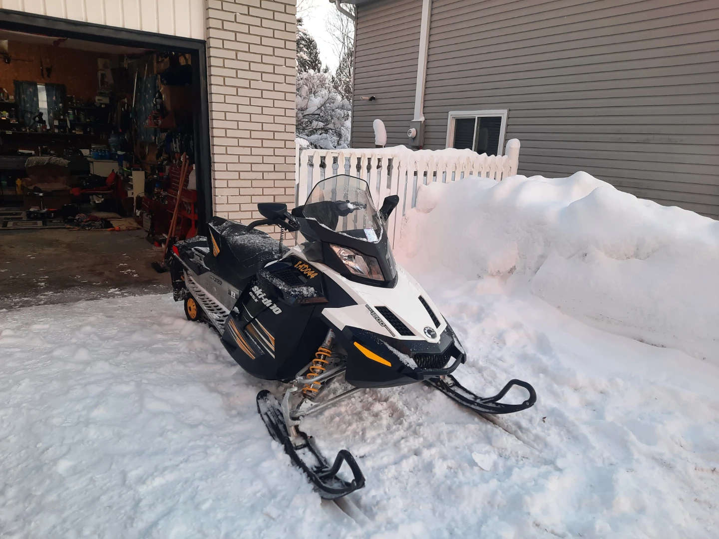 2011 Ski doo 1200 GSX 4TEC - photo 2