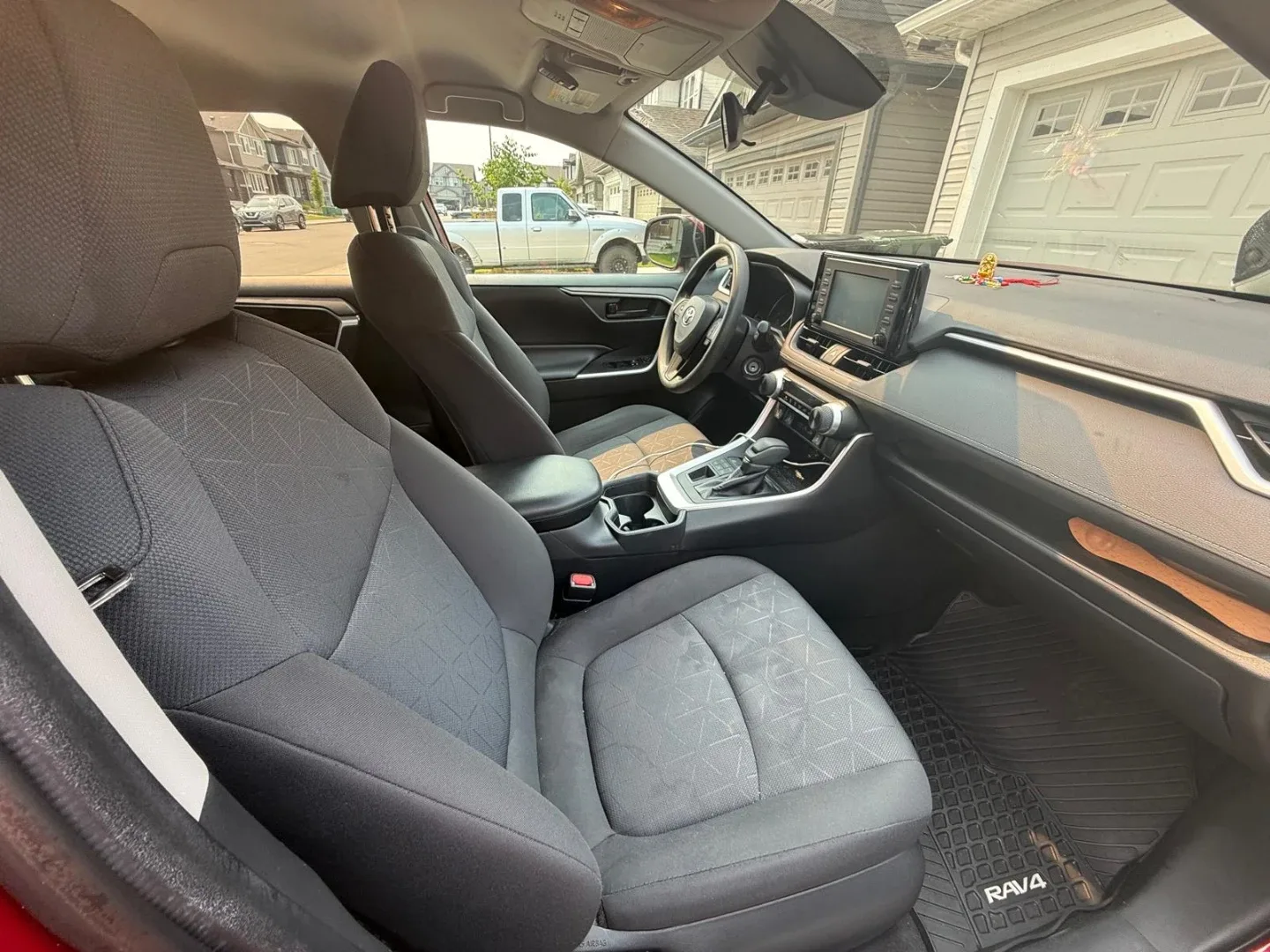 Toyota RAV4 2019  LE AWD - photo 2