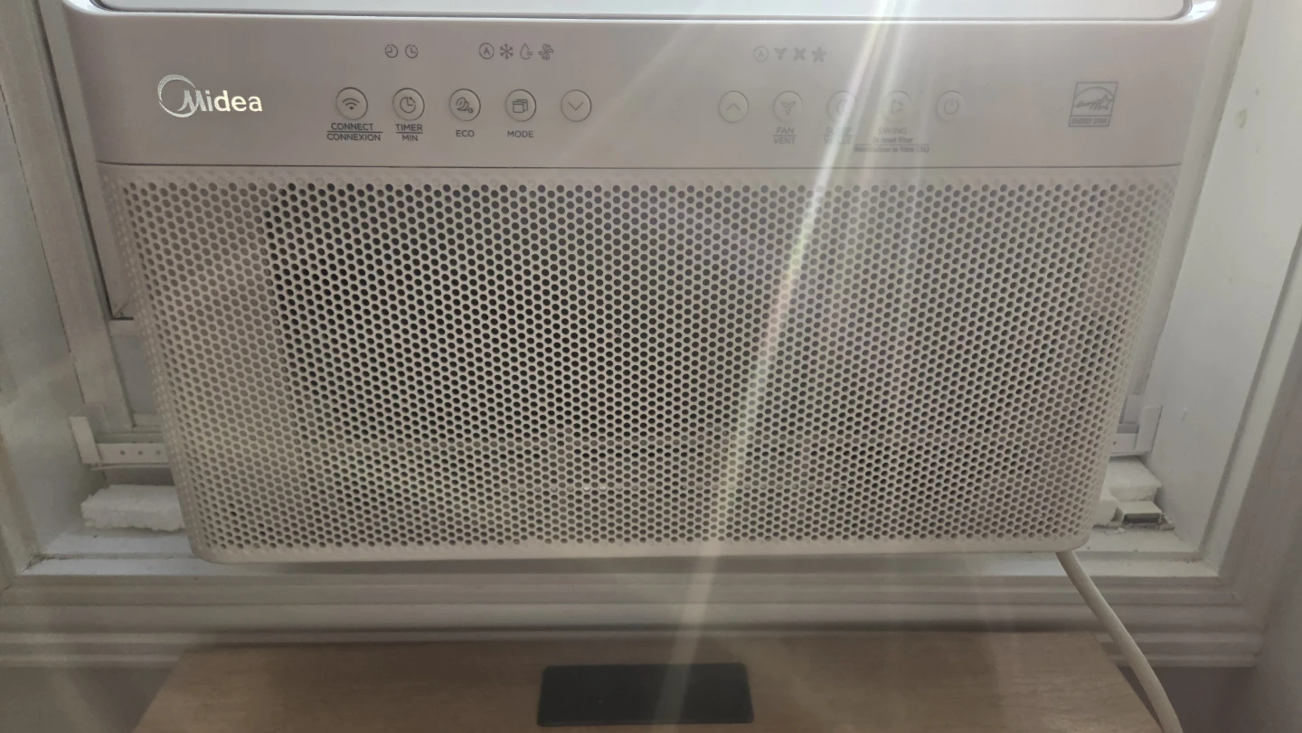 Midea Window Air Conditioner - photo 2