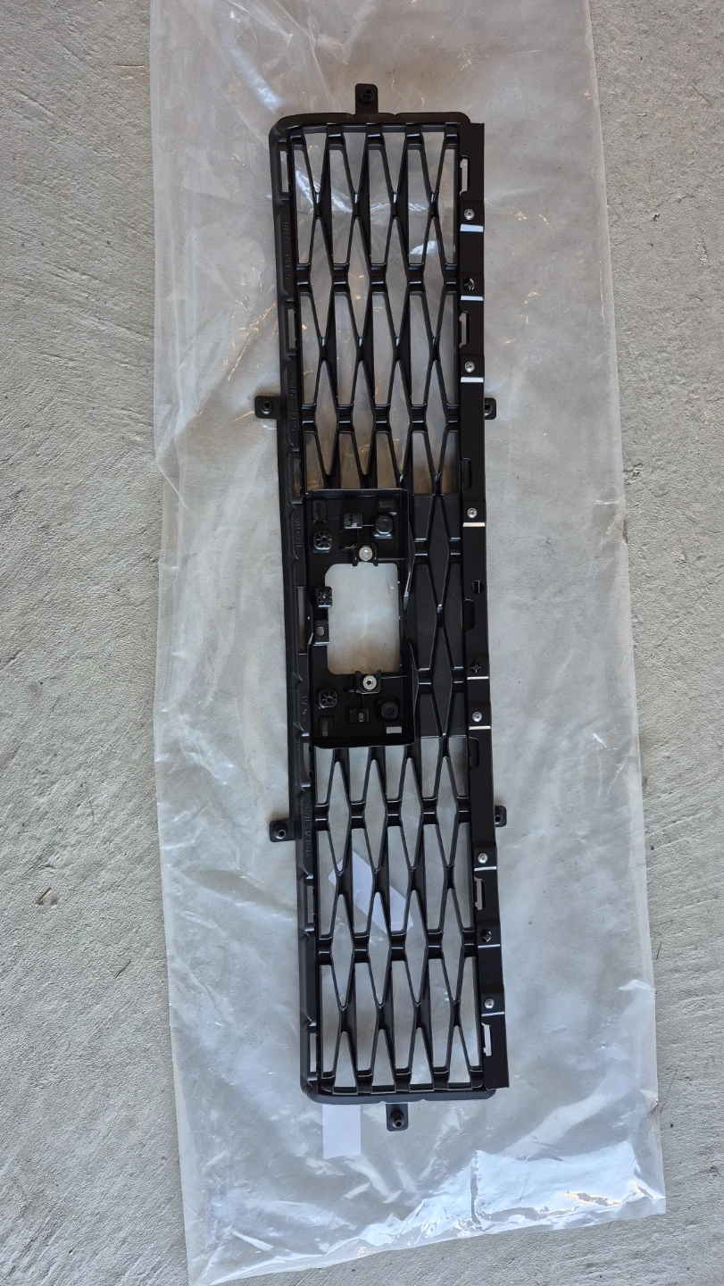 Toyota Radiator Grille 53112-35090 - photo 2