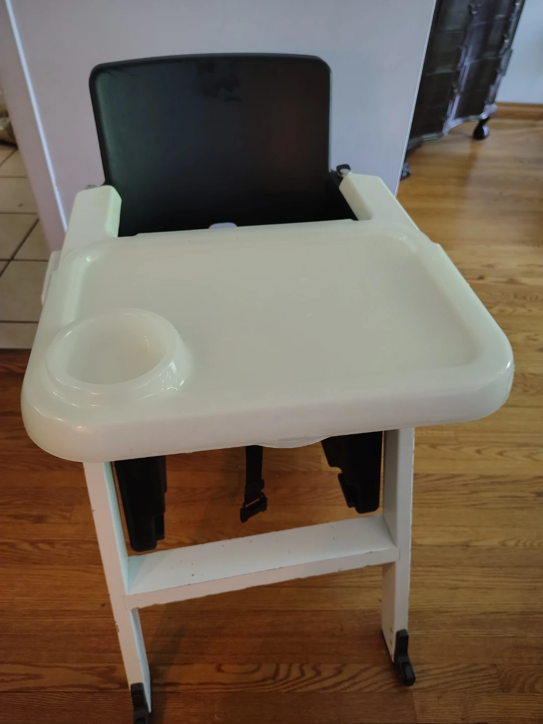 Designer adjustable height High Chair with Tray - photo 3