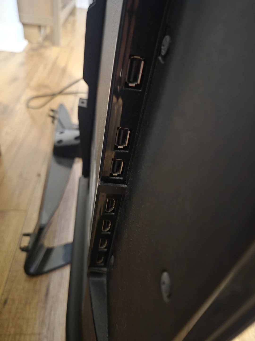 LG 47" 47LM6400 Smart LED TV - Needs Repair - photo 5
