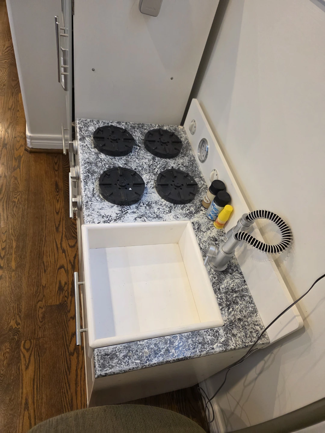 Kid's Play Kitchen with Sink and Stove - photo 3