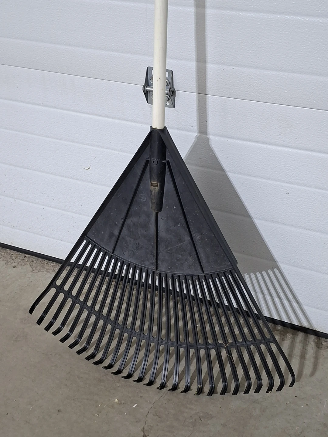 Leaf Rake with Wooden Handle - photo 2