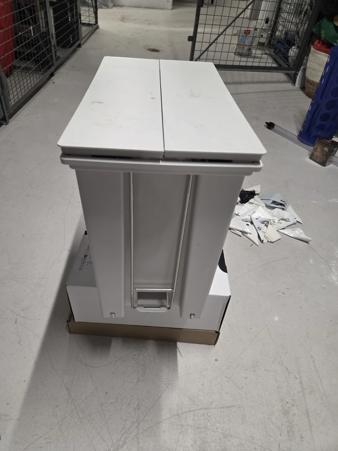 White Pedal Bin with Double Lid - photo 3