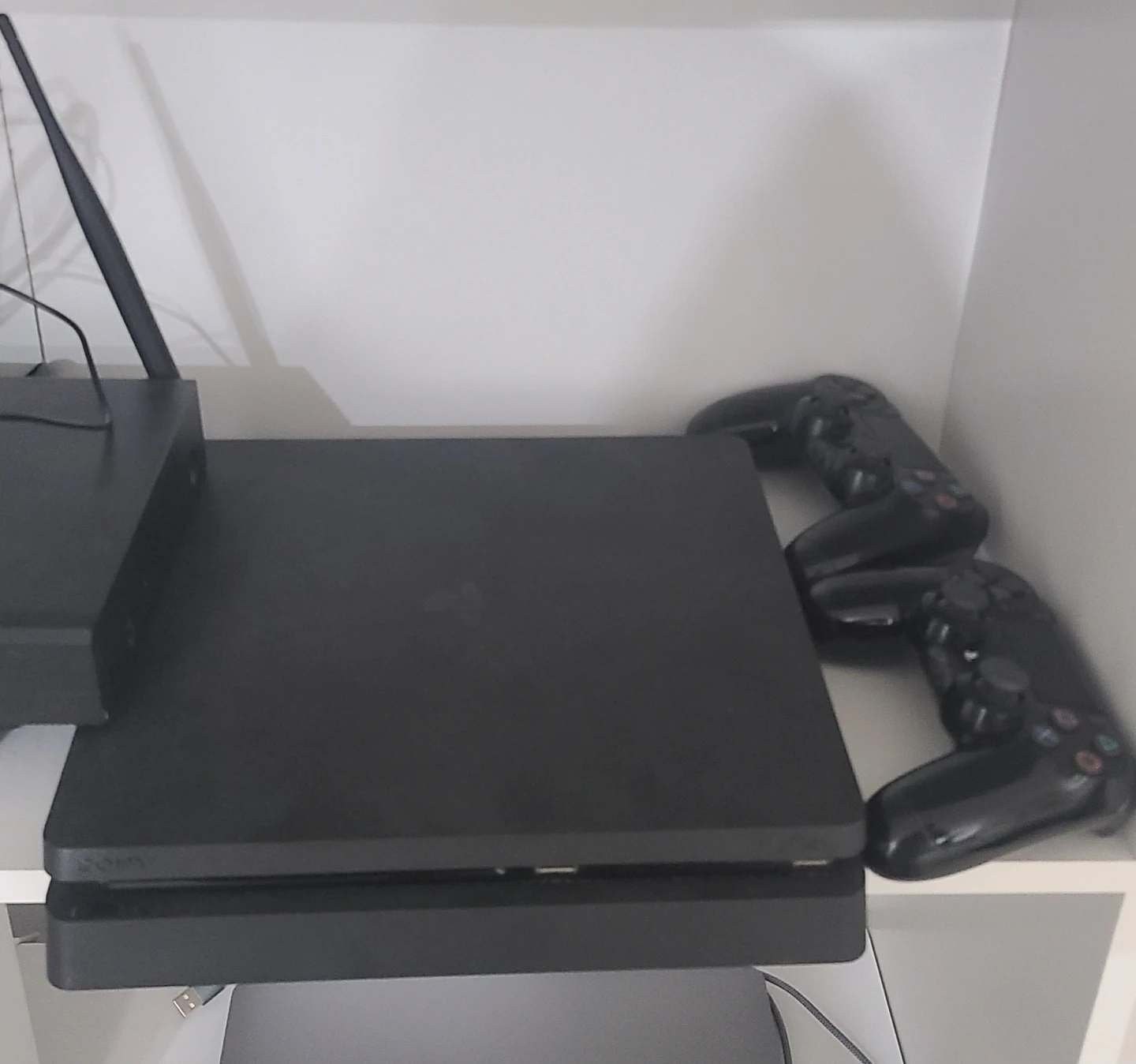 PS4 Jailbreak Console with Games and 2 controllers