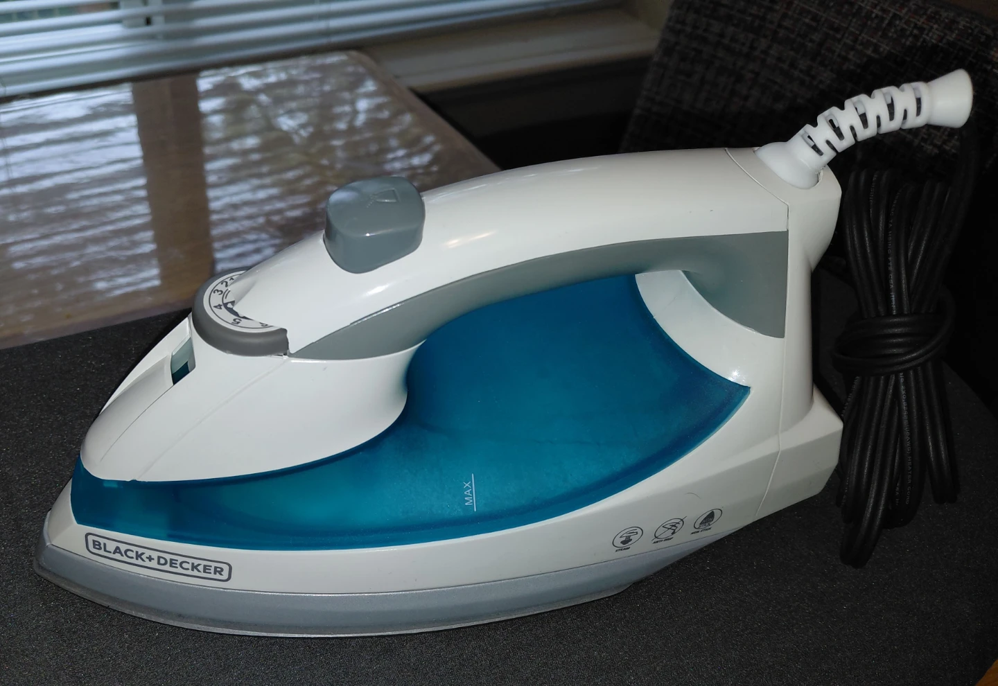 Foldable Ironing Board - and Free B&D iron - photo 4