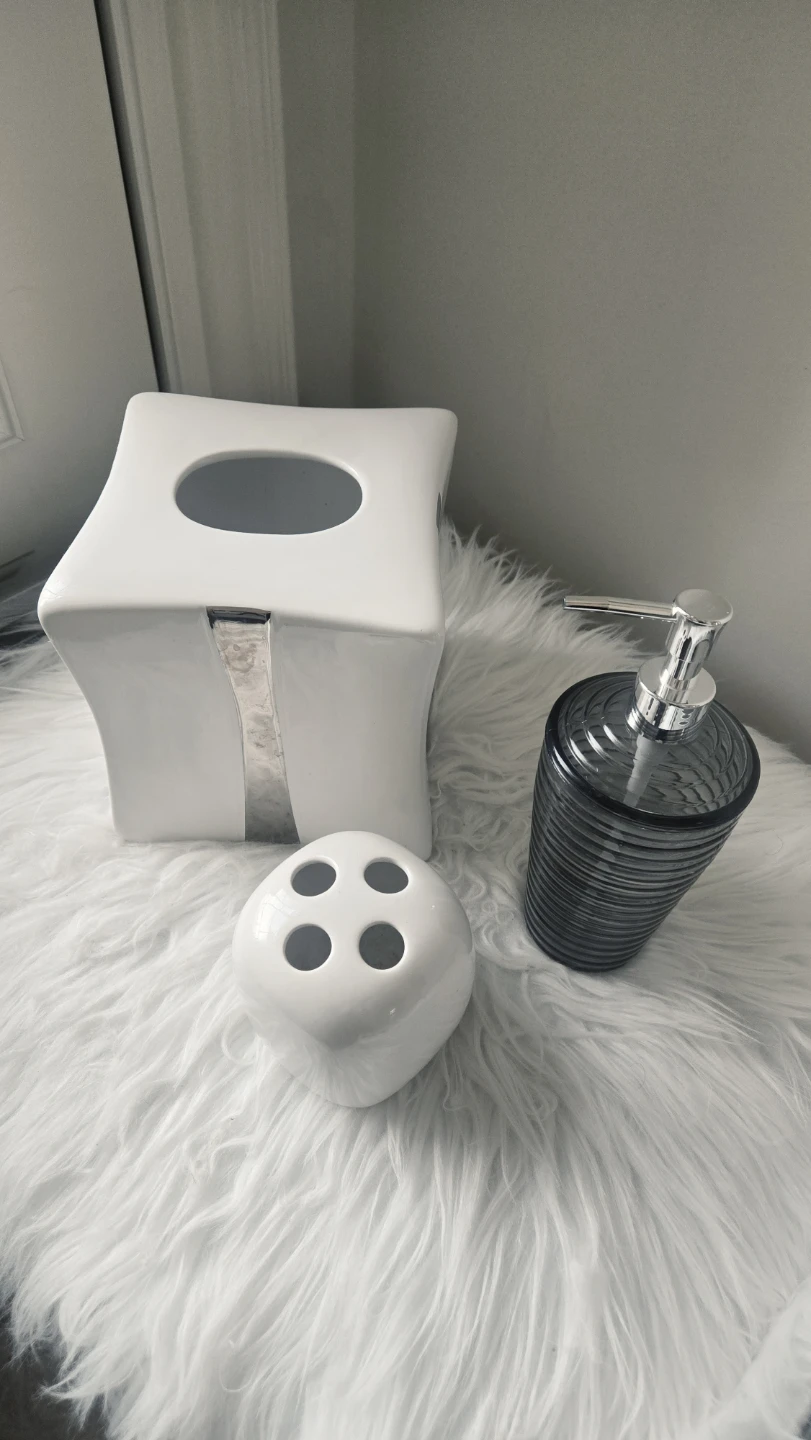 3-piece bathroom accessory set