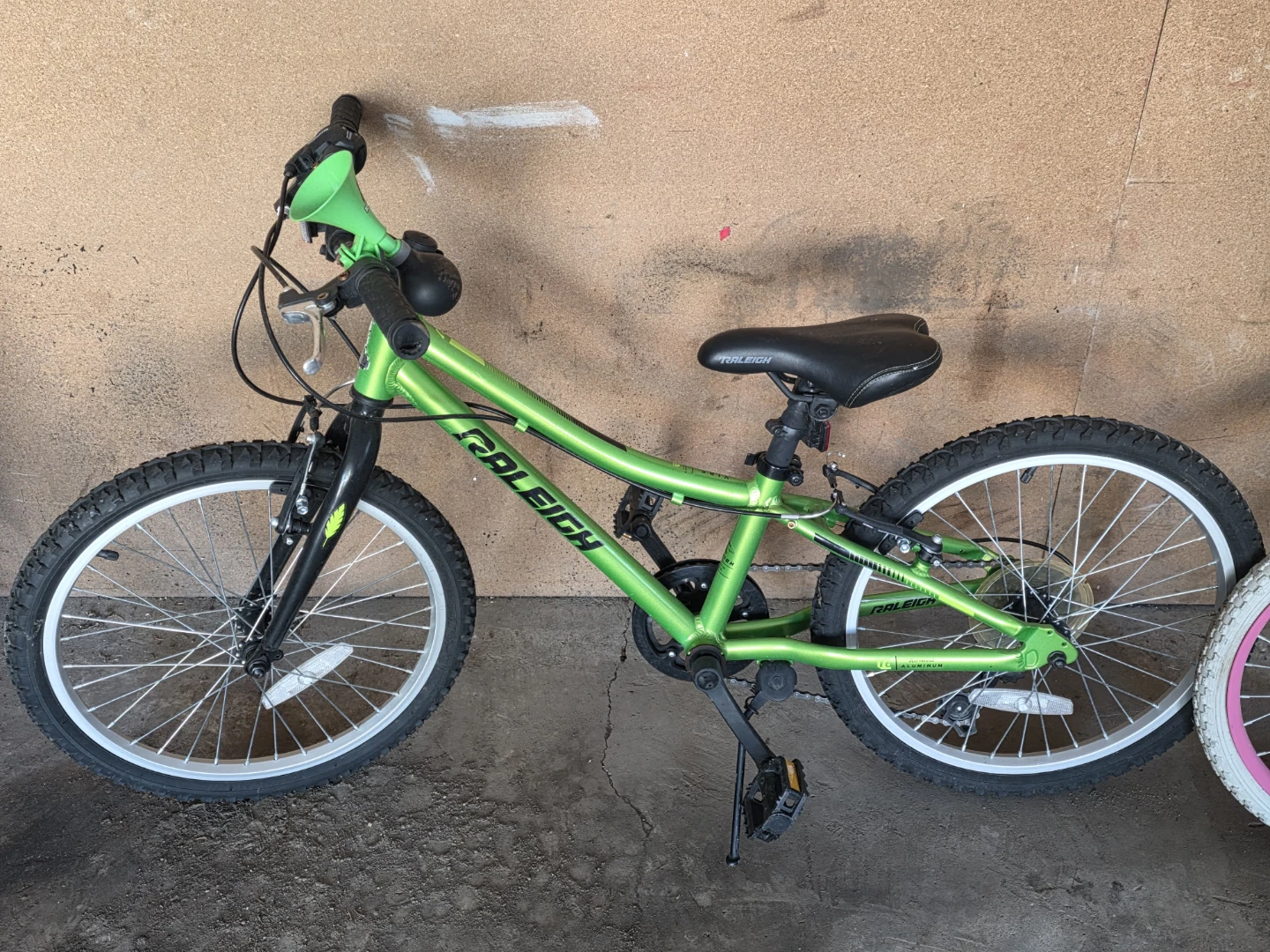 Raleigh Kids Bike / razzle kids bike