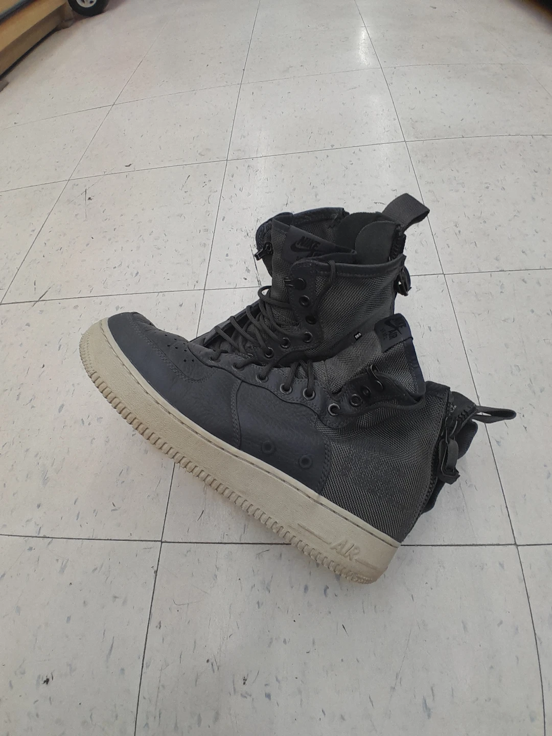 Nike SF Air Force 1 Mid High Top Sneakers Men's Size 9.5 - photo 3