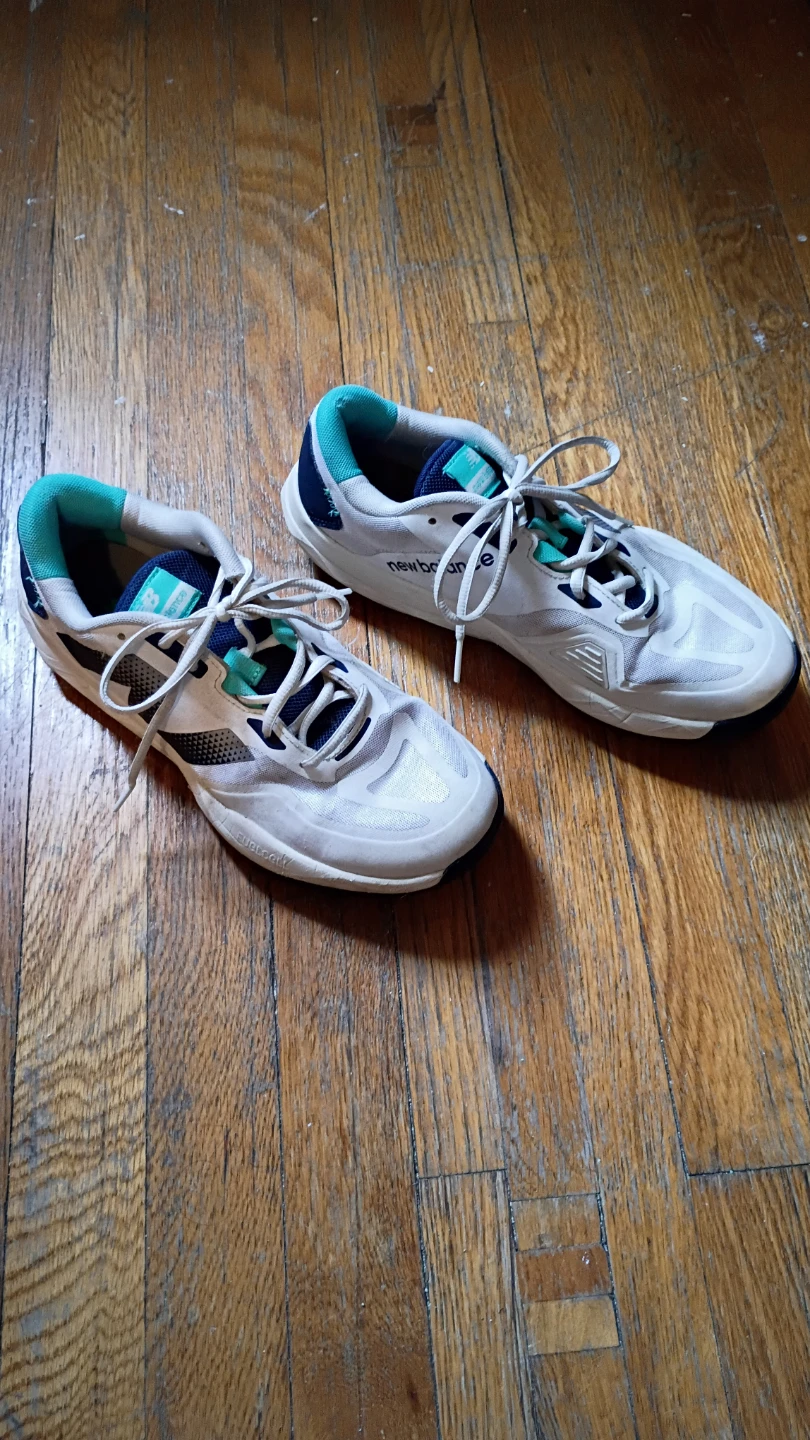 New Balance Sneakers- size M 7.5
